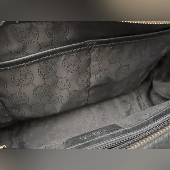 Michael Kors Medium Selma in Black with gold hardware - Picture 14 of 14